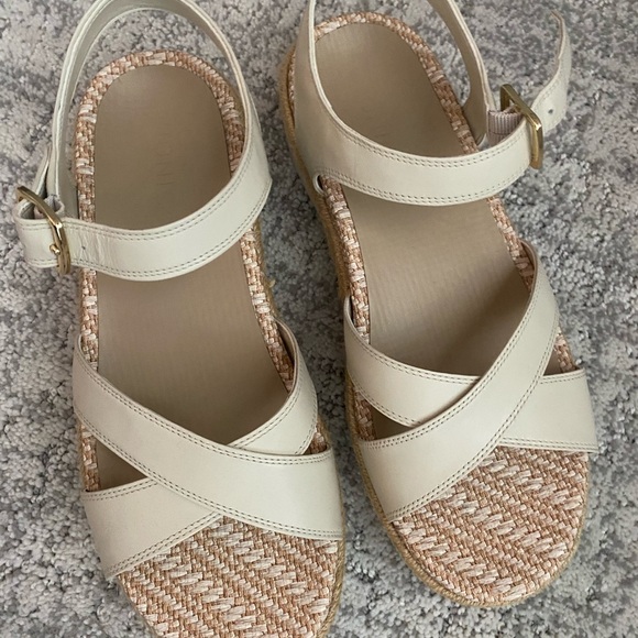 Vionic Cream and Tan Women's Sandals - Picture 1 of 6
